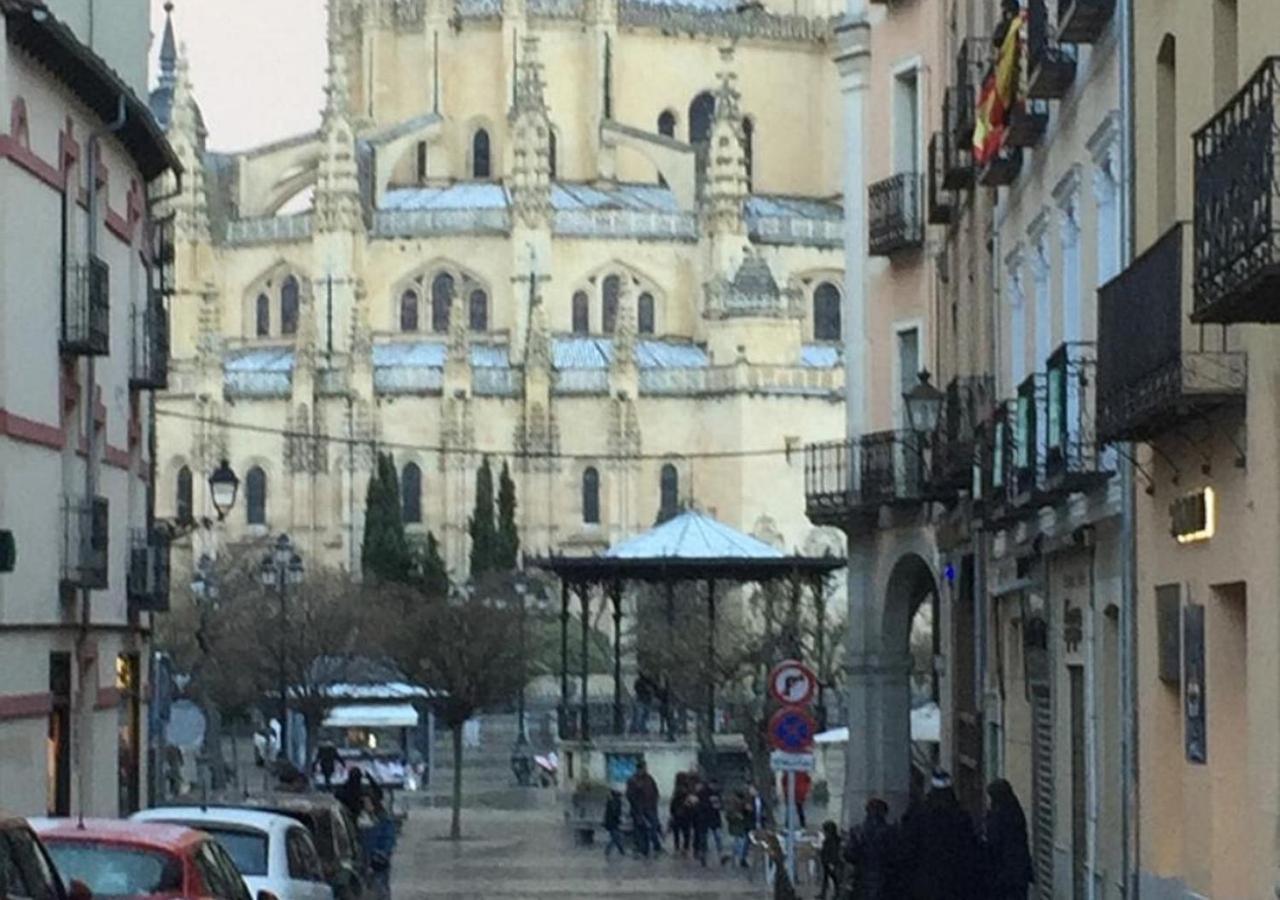 Hostal Plaza Segovia Exterior foto